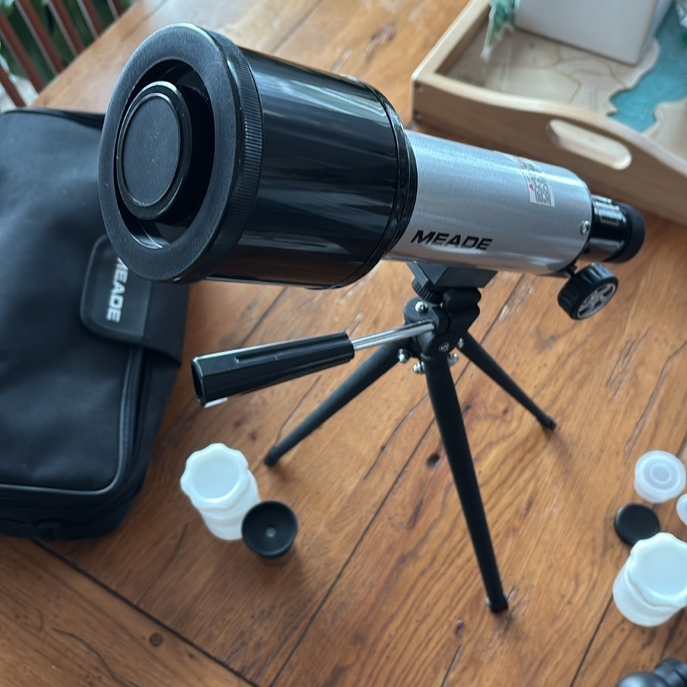 Meade Compact Refractor Telescope Model 60 AZ-T W/Case And Accessories NWOT